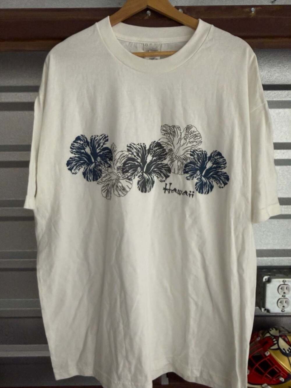 Alstyle Apparel & Activewear Vintage Hawaii Hibiscus Flower Graphic T-Shirt